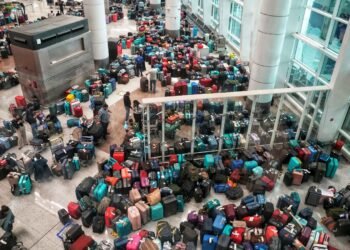 Indigo flight crisis: पायलटों की कमी पड़ी भारी, डीजीसीए का कड़ा एक्शन